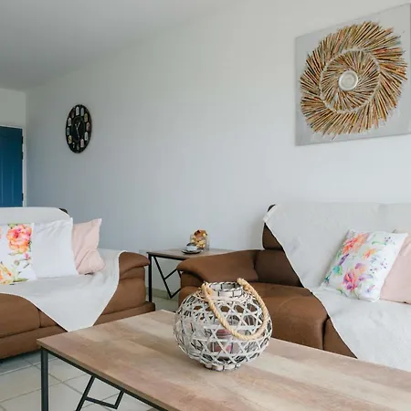 Hermes Gardens 2 Bedroom Sea View Flat In